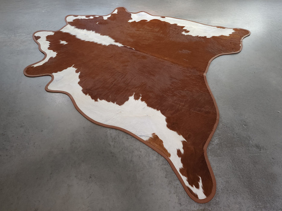 Leather Binding Hereford Cowhide Rug Size 6.9 X 6.10 ft